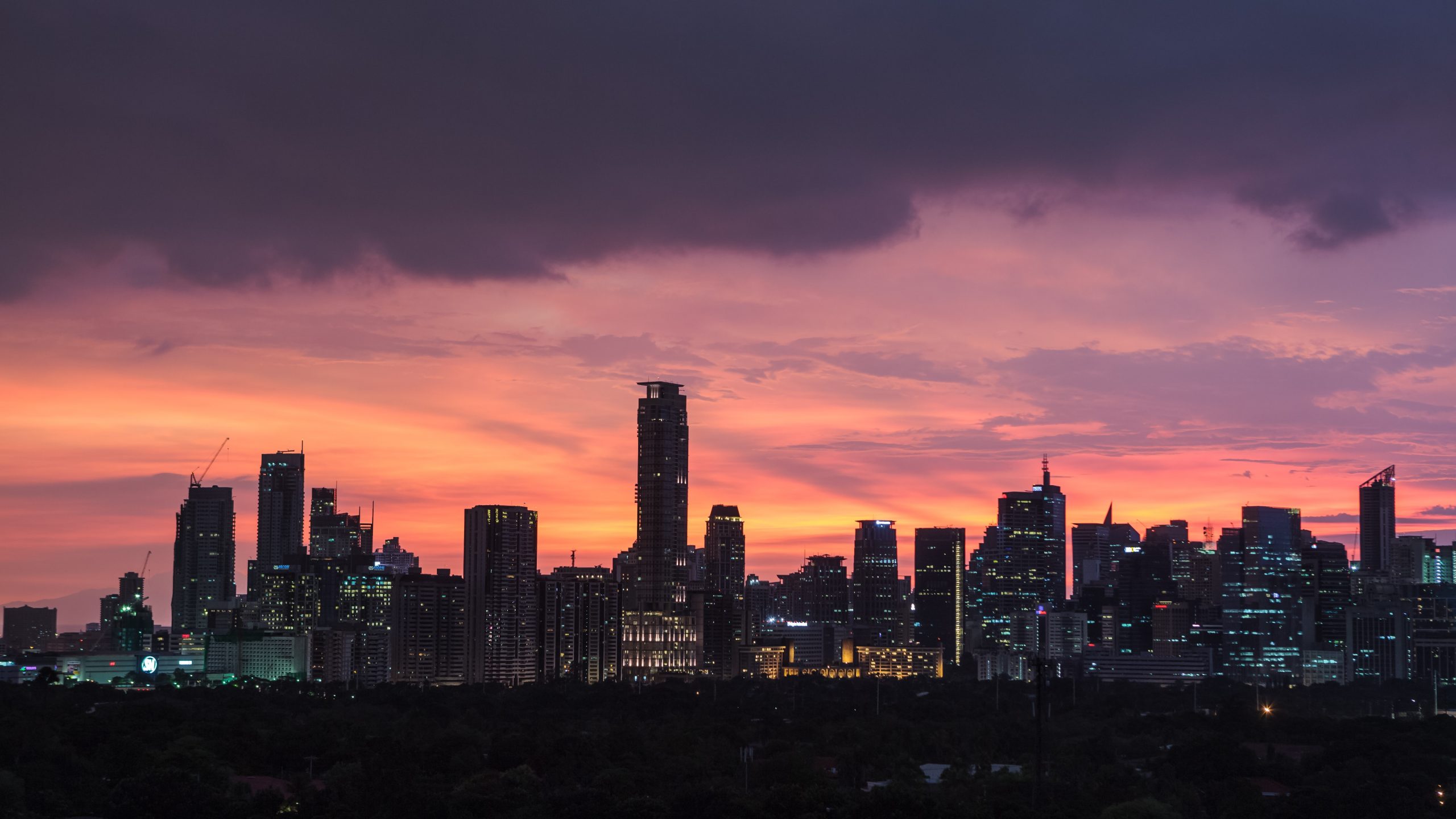 MANILA andrey-andreyev-alKsncZs3VM-unsplash